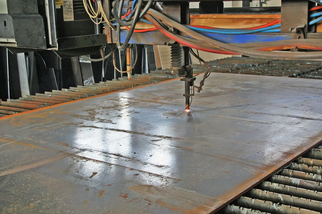 Schneidbrennanlage bei der Metallbearbeitung