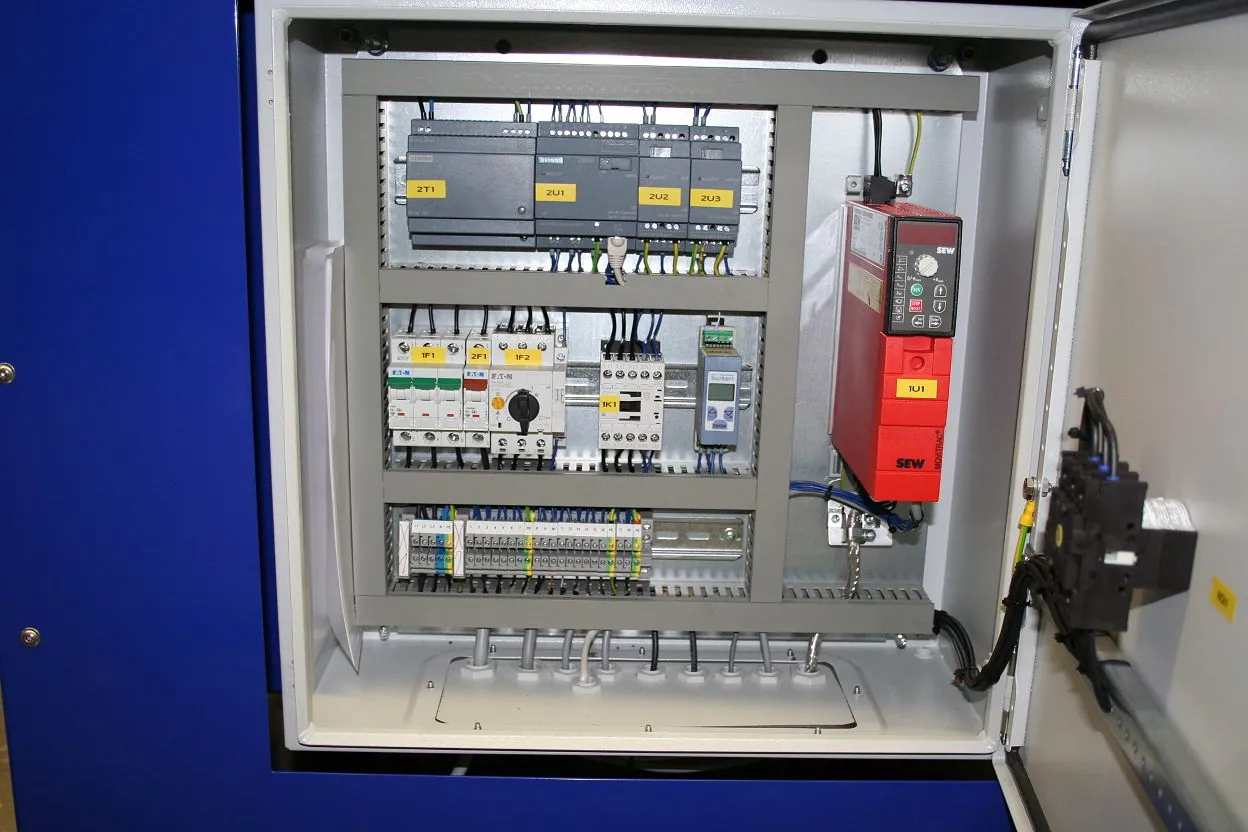 Fertig aufgebauter Elektroschaltschrank