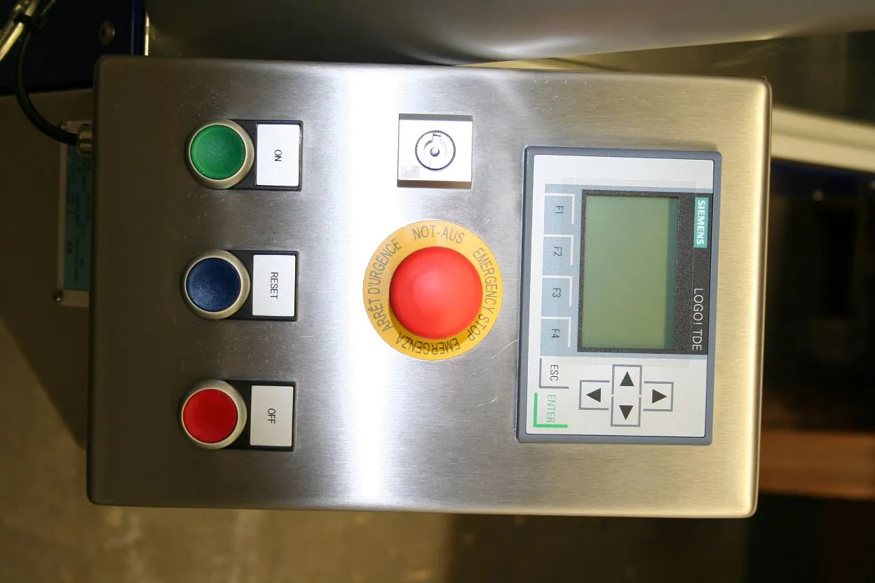 Schalttafel einer Industrieanlage